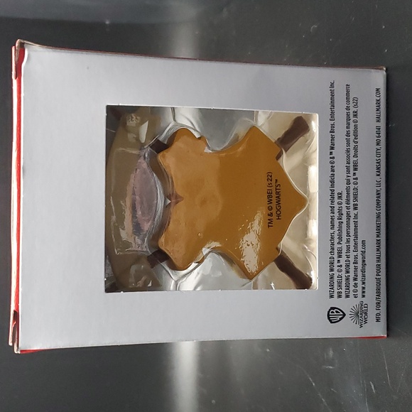 Harry Potter Hogwarts Crest Hallmark Ornament- NEW!! - Picture 2 of 2